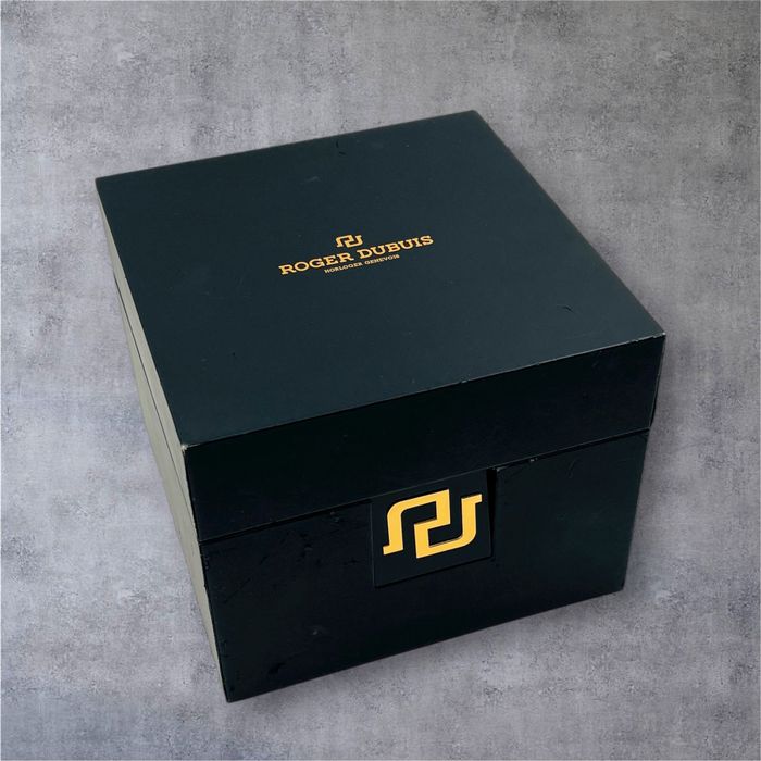 Roger Dubuis луксозна кутия за часовник