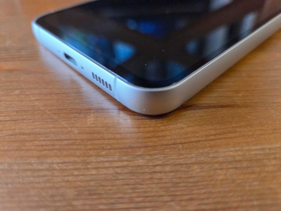 Смартфон Samsung Galaxy S23 FE,  8GB RAM, 256GB, 5G, Бял. В гаранция.