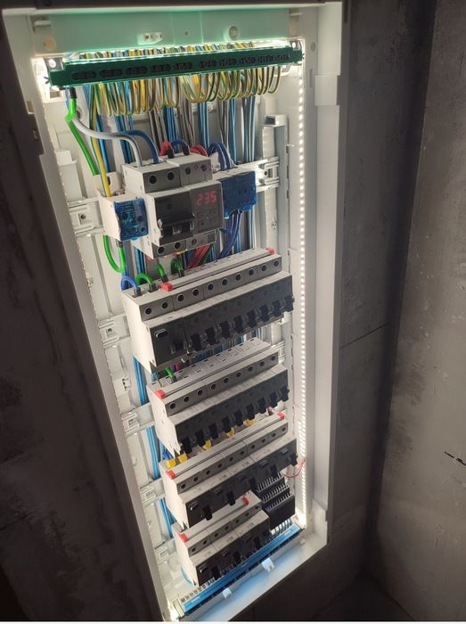 Электрик аварийный вызов. Услуги электрика.