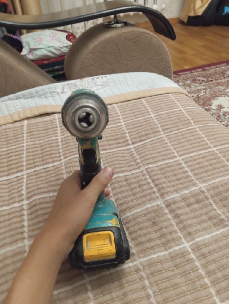Продам шуруповёрт DeWalt xr