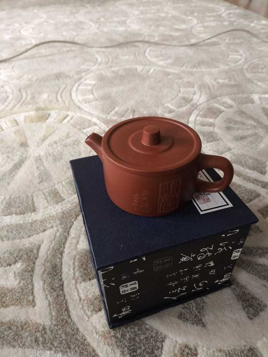 Глиняный чайник Исин 150 мл.+вод. замок,печать мастера,шило для пуэра.
