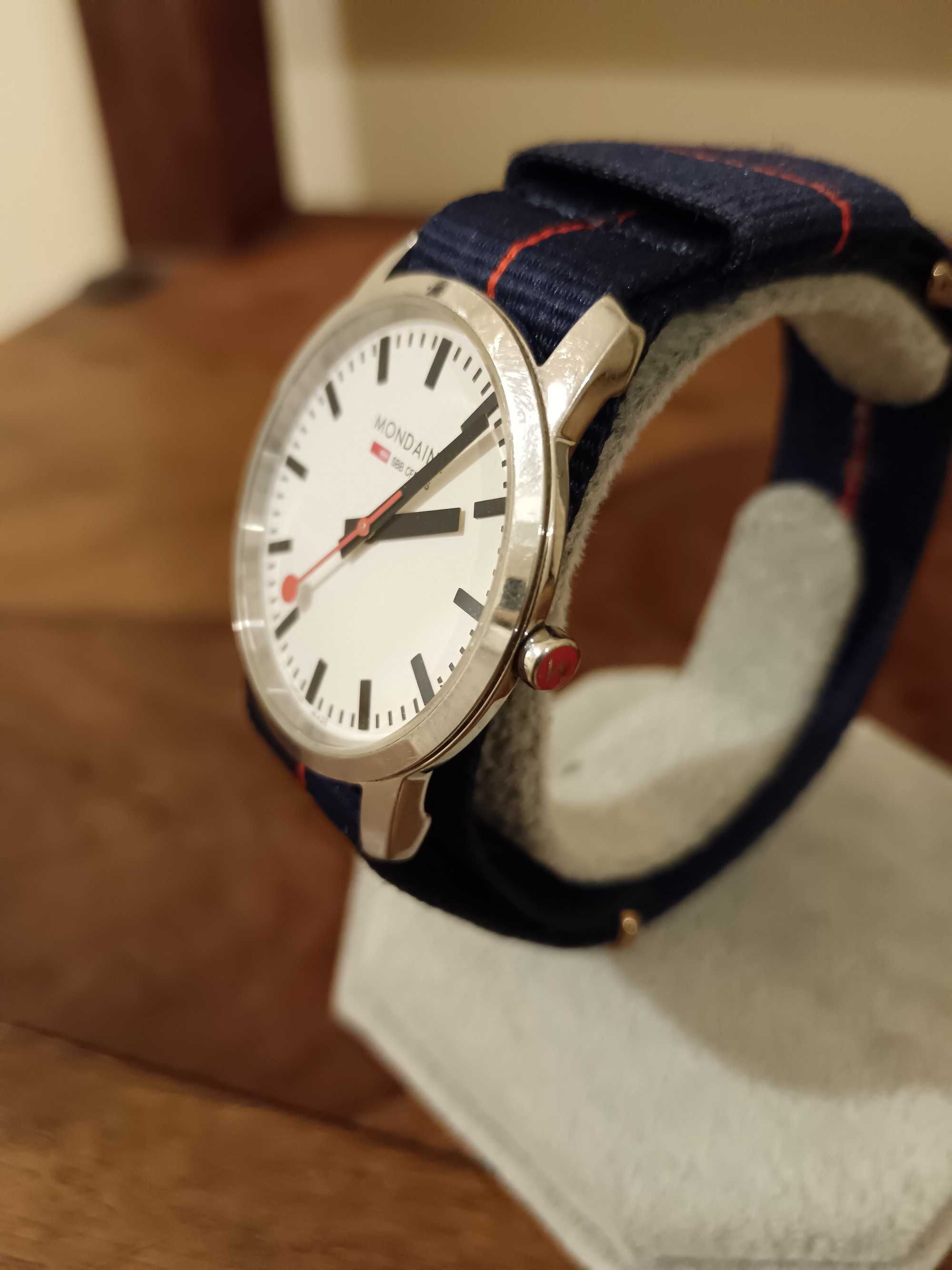Часовник Mondaine Simply Elegant - 36mm