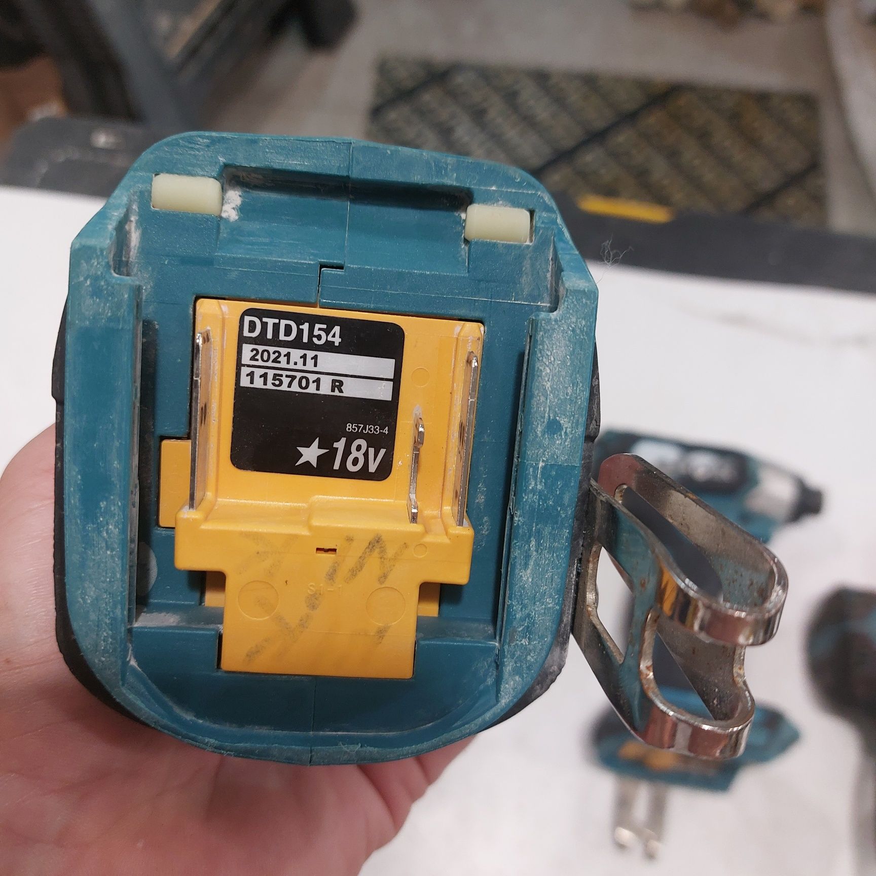 Акумулаторен безчетков импактдрайвър Макита Makita DTD153 DTD154 DTD15