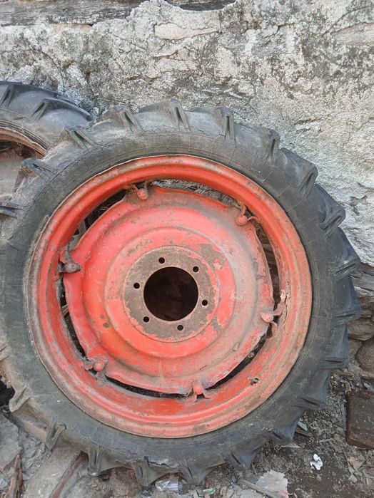 Задна гума с джанта за Владимировец