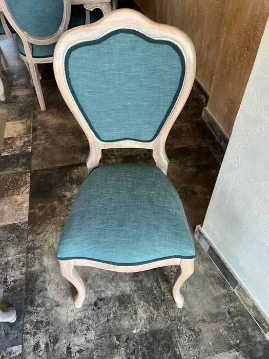 Стол масив в зелено