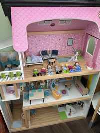 Оборудвана Дървена къща за кукли