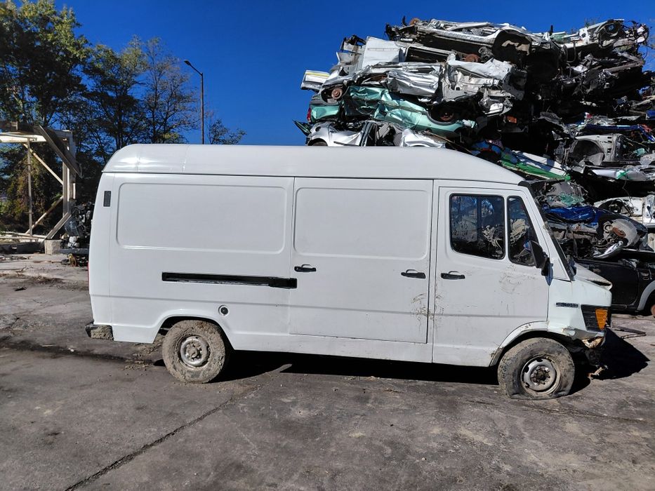 Бус Мерцедес 310Д на части