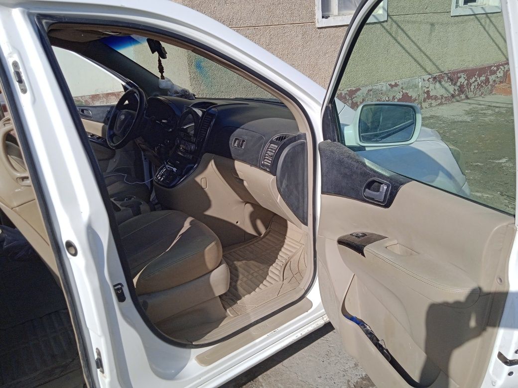 KIA Carnival 2007   sotiladi.