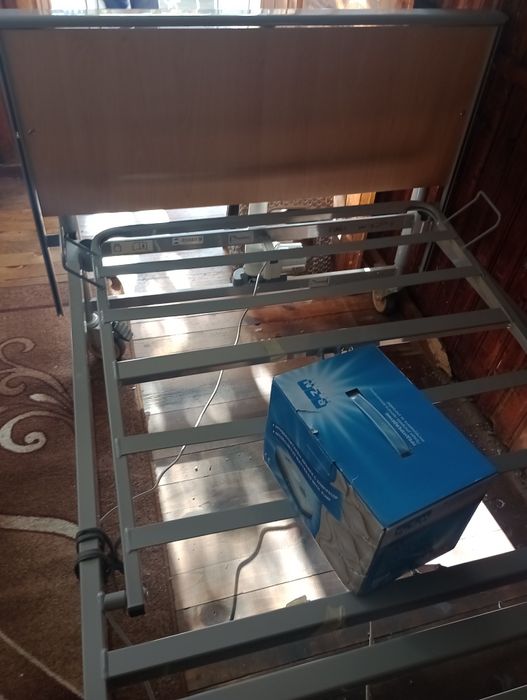 Продавам  легло за лежащо болен  с механизъм за вдигане на глава,  кра