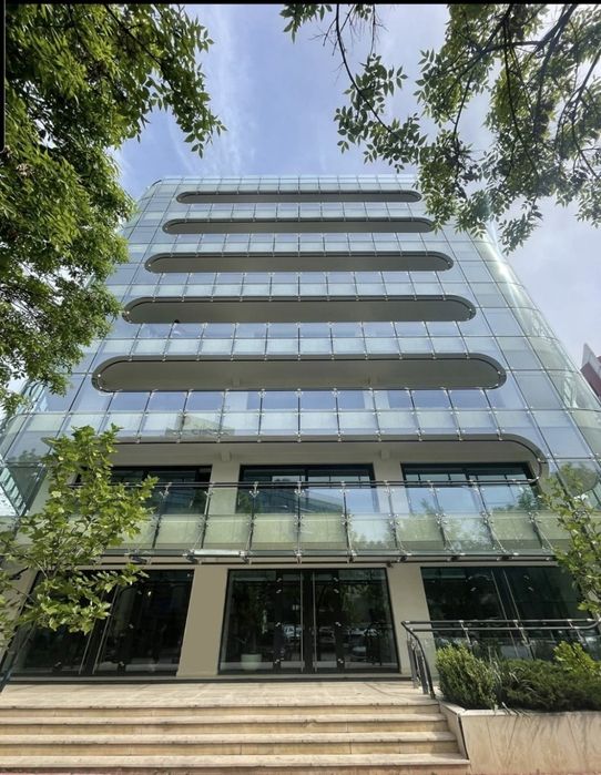 Spațiul deosebit, parter, în clădire de birouri Unirii Coposu