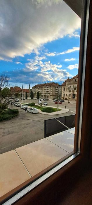 Închiriez apartament cu 2 camere