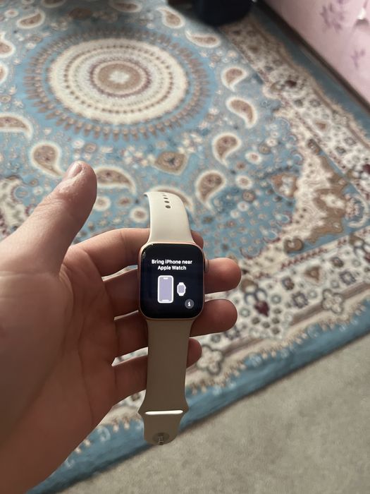 Apple Watch SE 40mm заблокированы