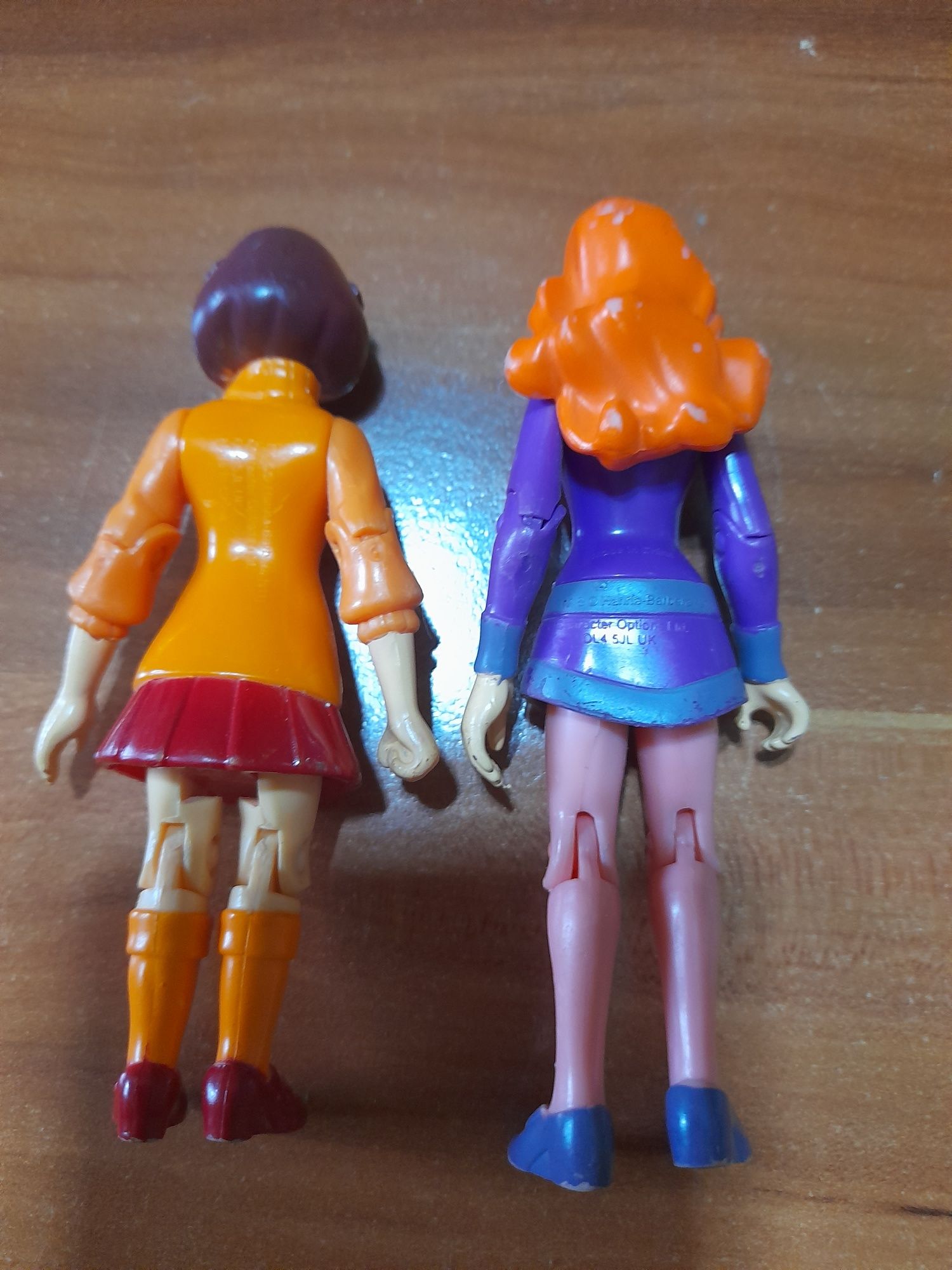 Vând 2 figurine din Scooby-Doo.Daphne și Velma.