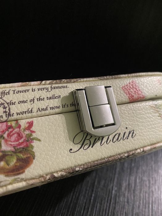 Кутия за бижута с огледало