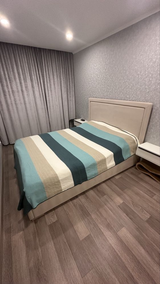 Продам двуспальную кровать