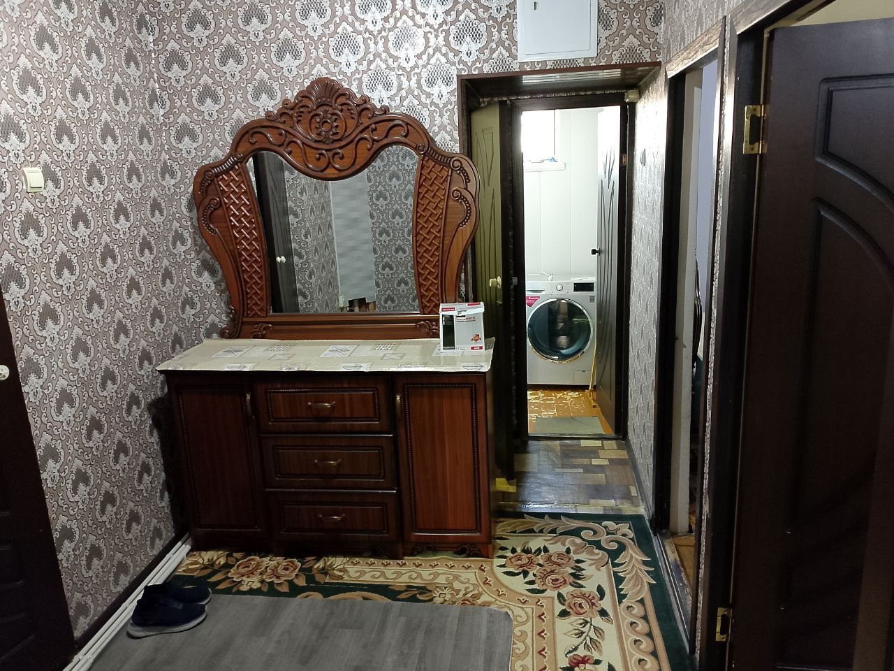 Bekobod shaxar 12 mkr da kvartira naqdga sotiladi