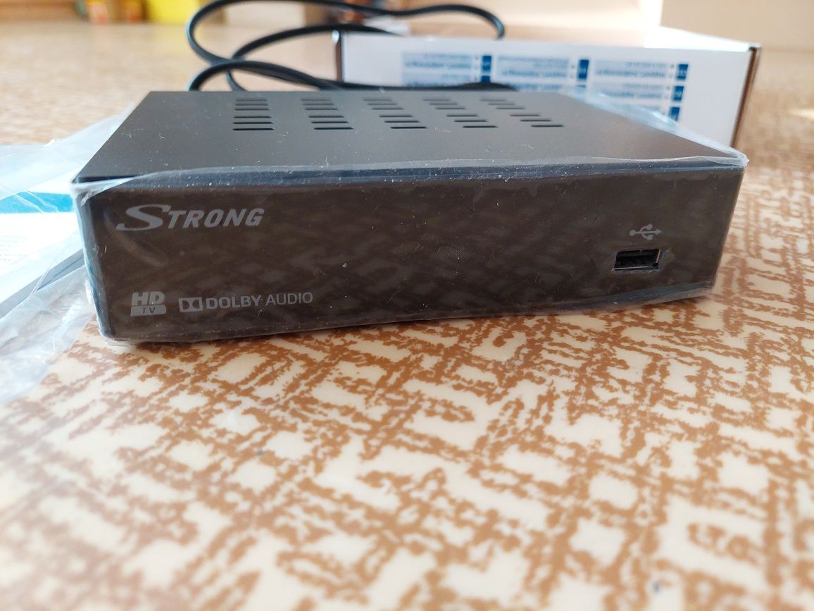 Цифров декодер Strong SRT 8114