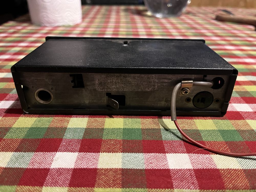 Продавам старо авто радио Philips