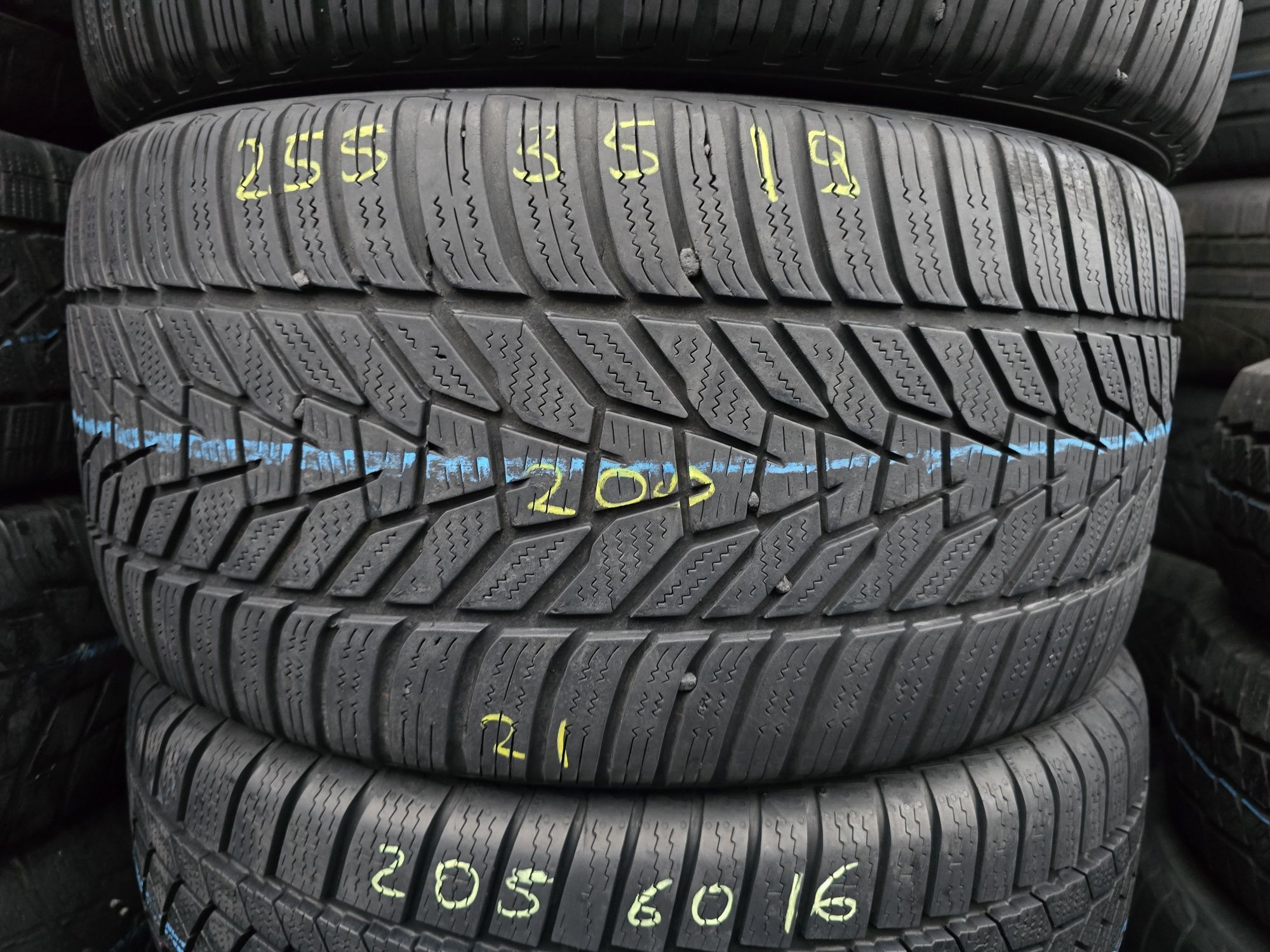255.35.19 hankook m+s