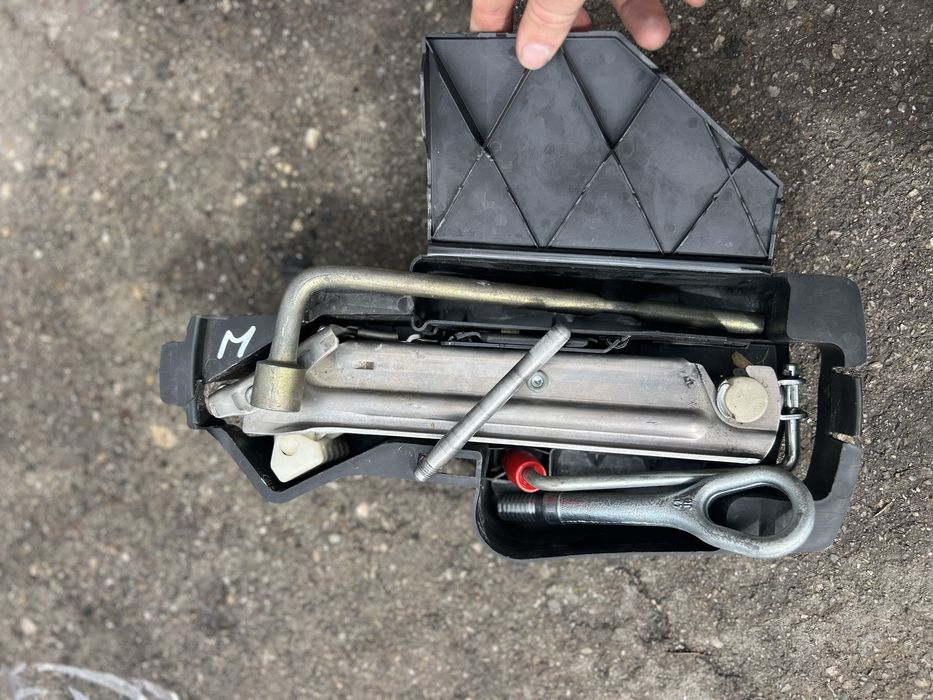 Резервна гума патерица 155/90/18 Mercedes с принадлежности .