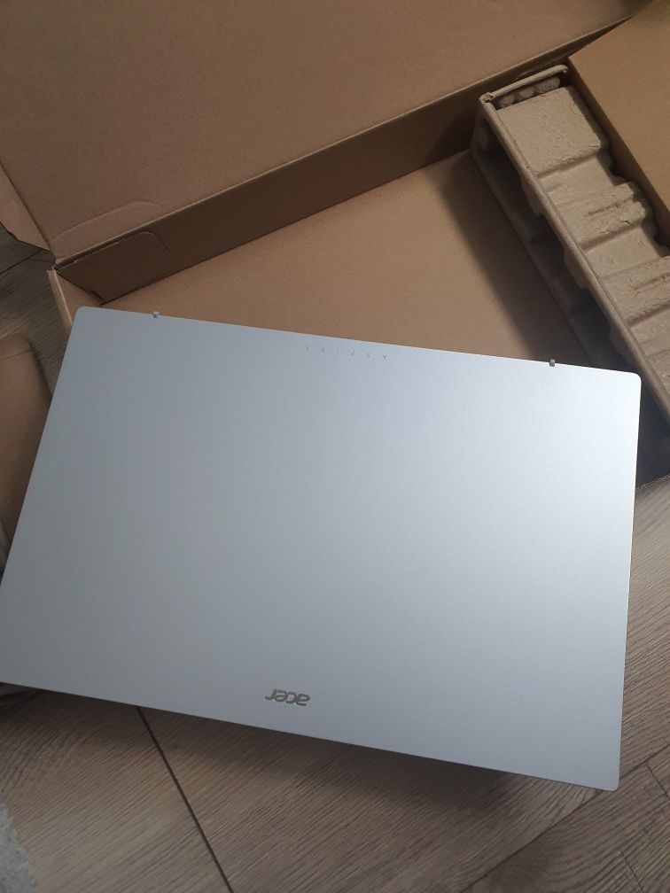 Laptop Acer Aspire 3 A315-51OP-31J5 i3 silver nou la cutie , garantie