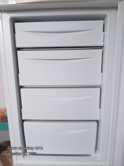 Морозильник Состояние б/у. Марка Индезит. 4-х камерный