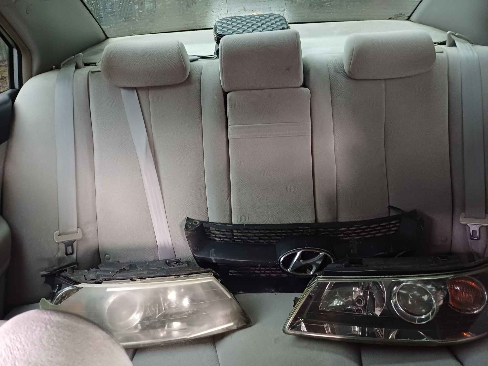 Продава се цяла за части Hyundai sonata 3.3