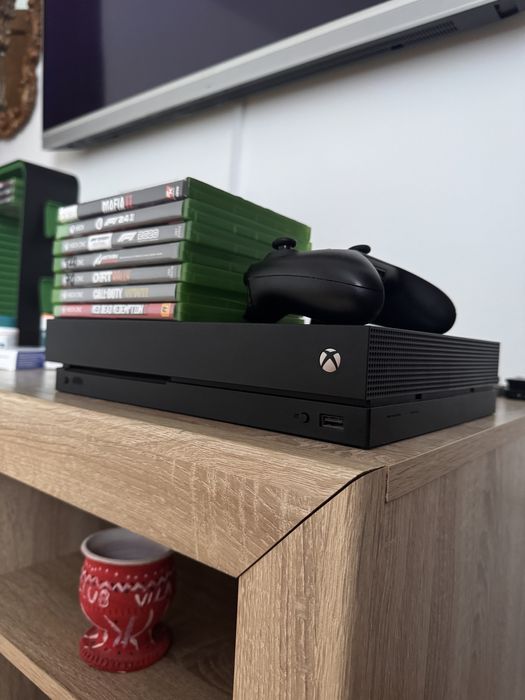 Vand Xbox one X impecabil