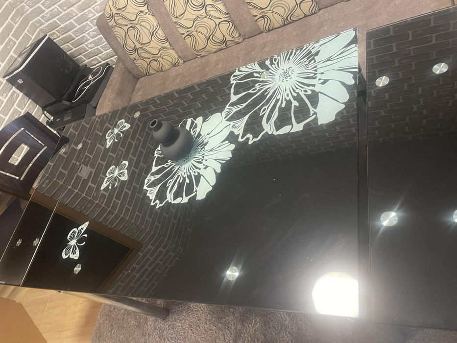 Кухнеска стъклена маса