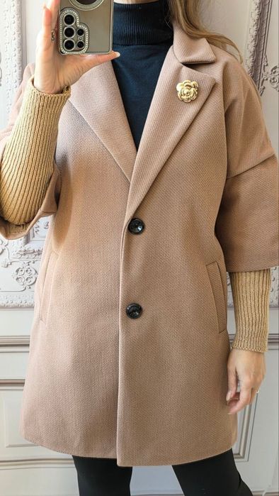 Palton stofă striată, broșă detașabila