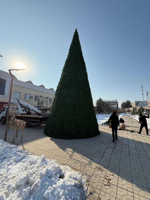 Установка новогодних ёлок || Yangi yil archasini o'rnatish