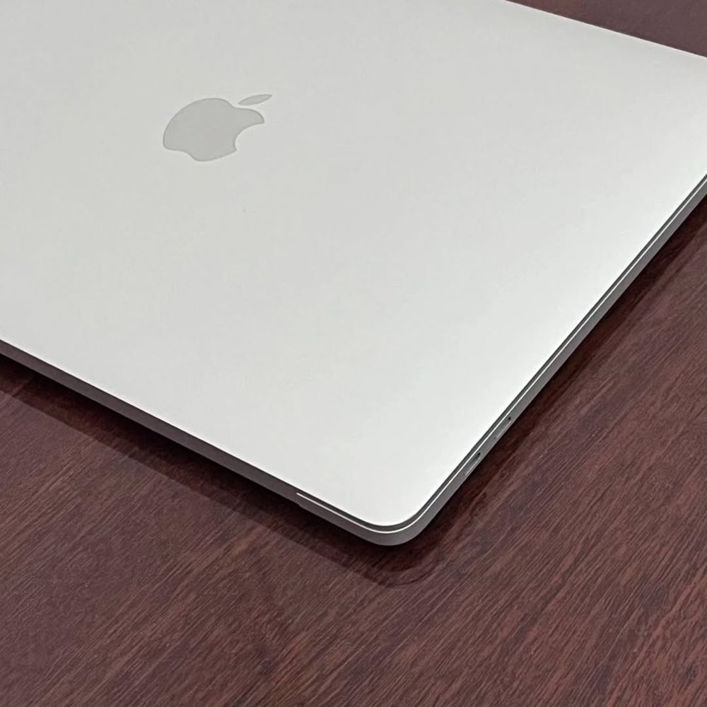 MacBook Pro M1 2020 | 8GB RAM | 512GB SSD | Ideal Holatda!