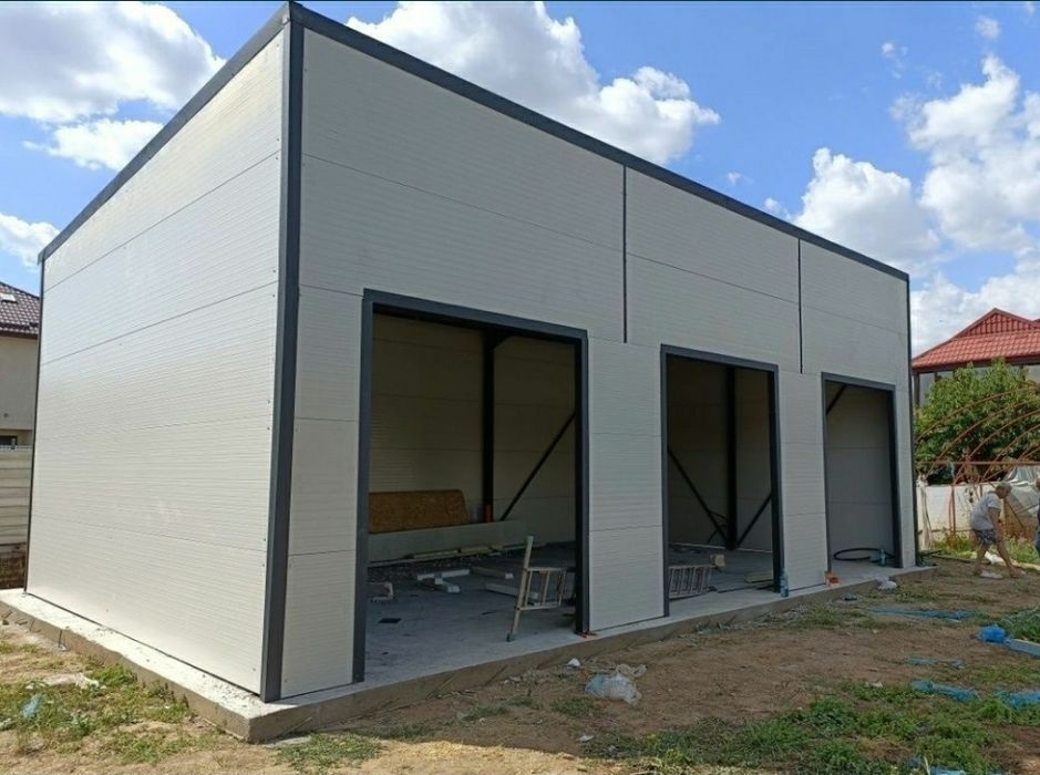 Vand hala metalica cu dimensiunea de 12,5×32×4,5 metri