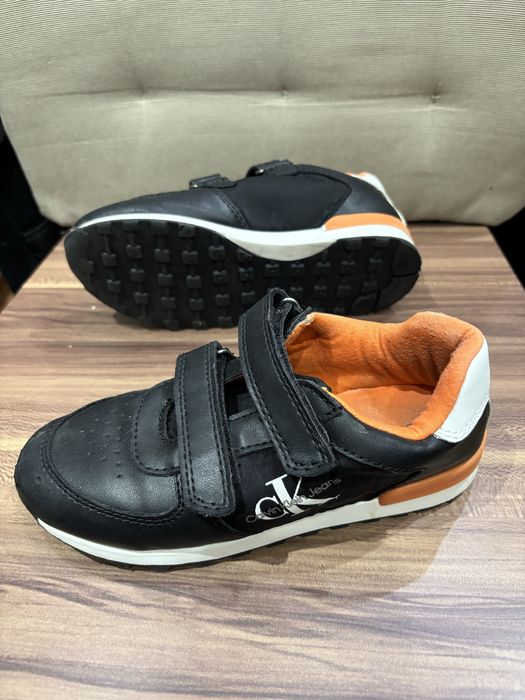 Vand adidasi Calvin Klein ptr copii marimea 31 in stare foarte buna