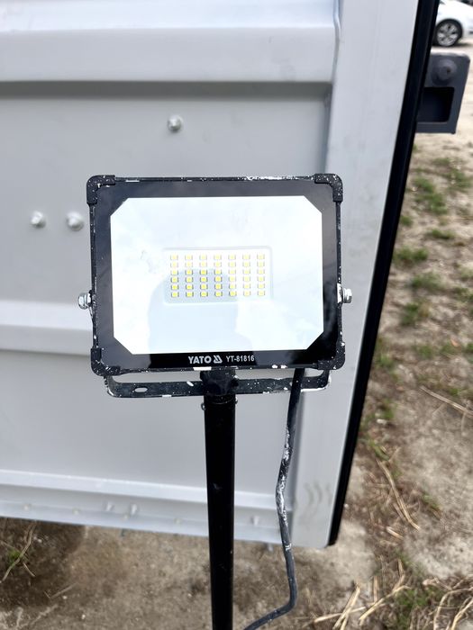 Proiector led cu trepied reglabil