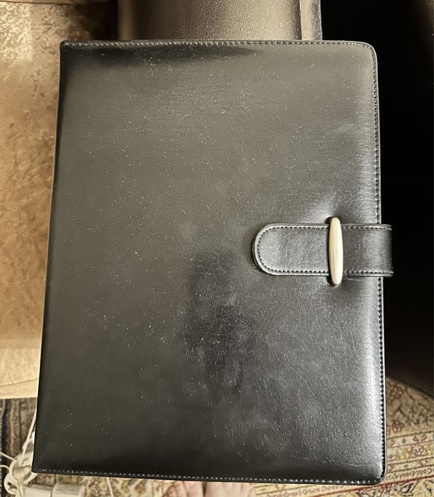 Папки кожа в наличии 30 шт новые с оаэ