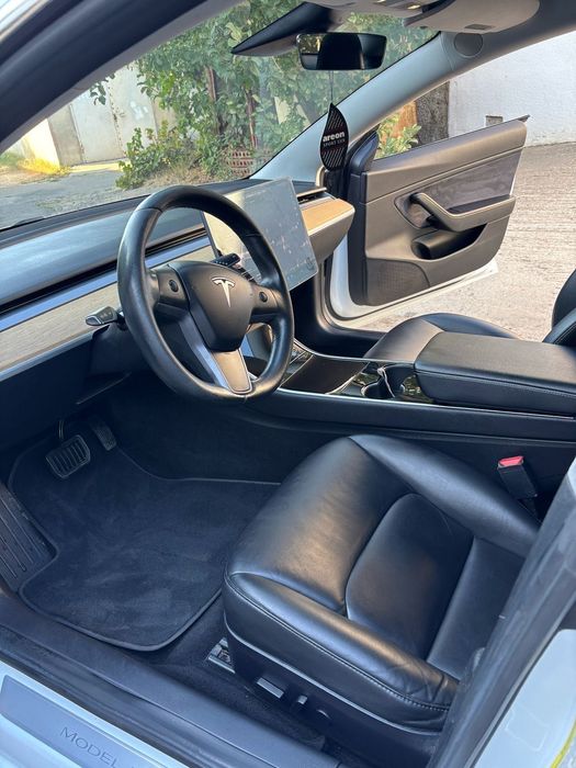 Наем на Tesla Model 3 2019