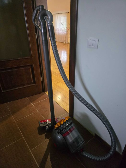 Aspirator dyson fara sac