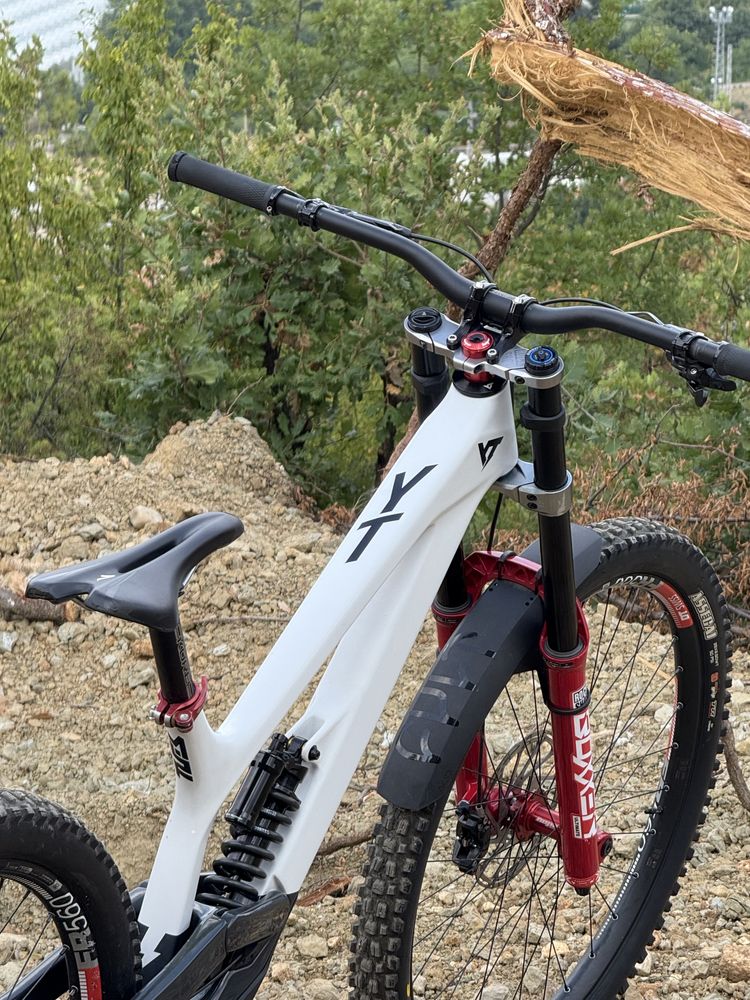 YT Tues Carbon Pro 29’ (L)