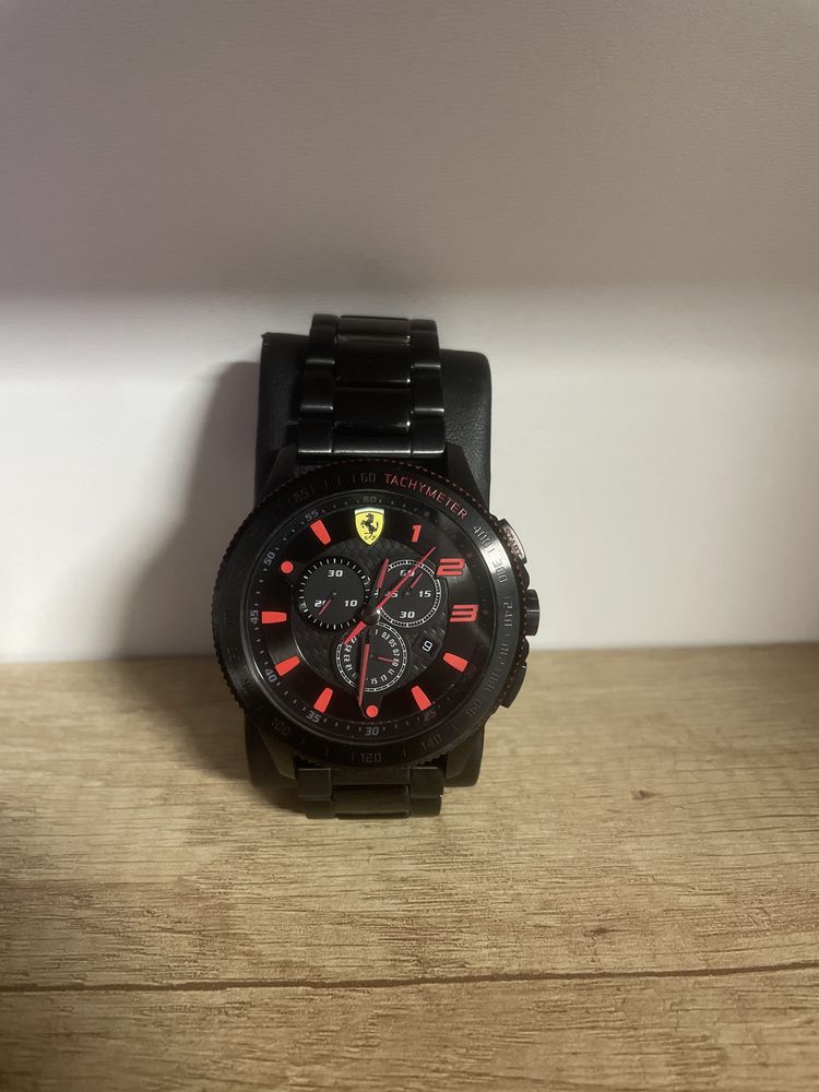 Vând ceas Ferrari