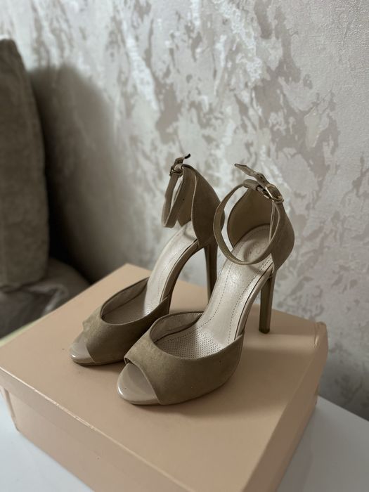 продам бежевые туфли