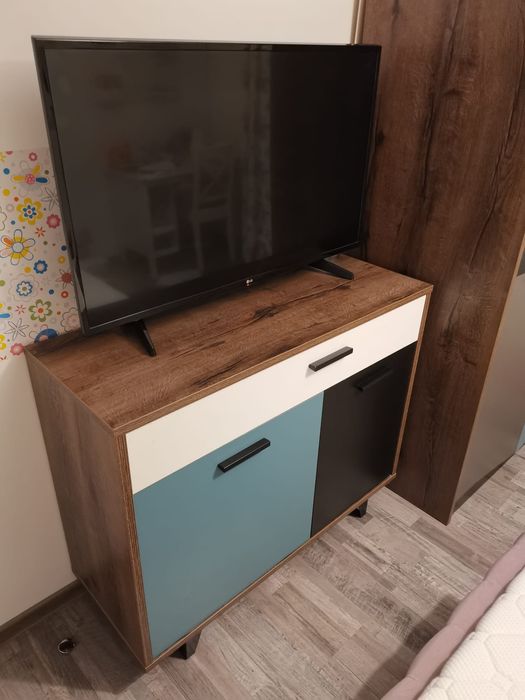 Mobila dormitor (comoda TV și dulap)