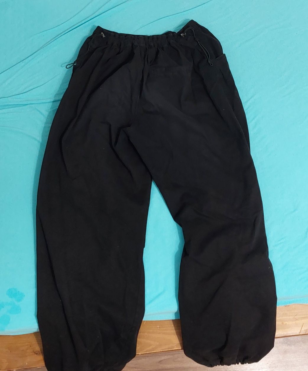 Pantaloni Bershka parachute