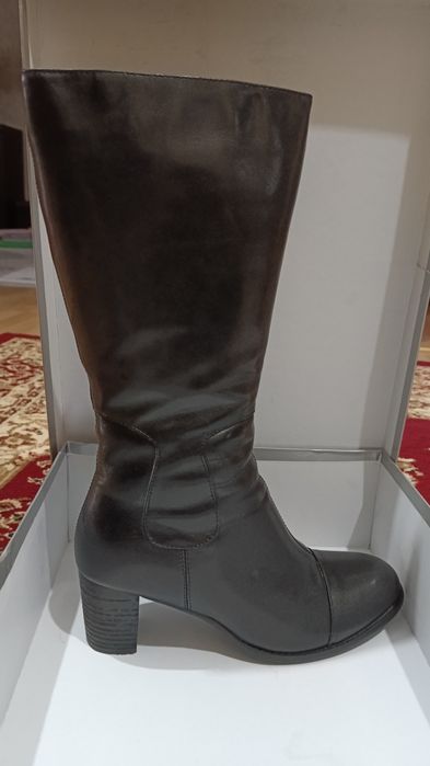 Продам зимние кожаные сапоги