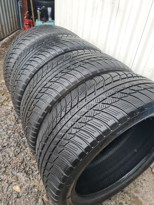 4 Anvelope de iarna *225/45R18*Brigestone*LICHIDARE STOC*100 Lei Buc *