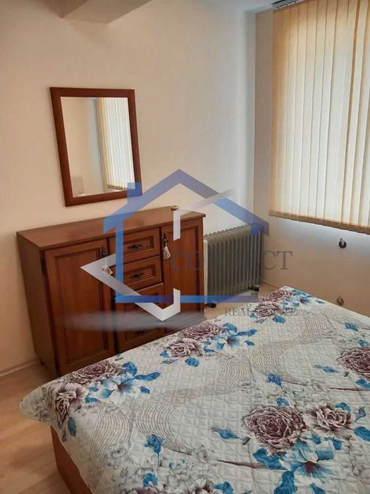 Дава се под наем Тристаен апартамент в Варна, Червен площад - 87 кв.м за 561 € - Снимка #4