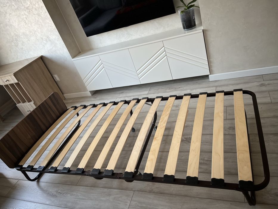 Продаётся тахта с матрасом 90*200