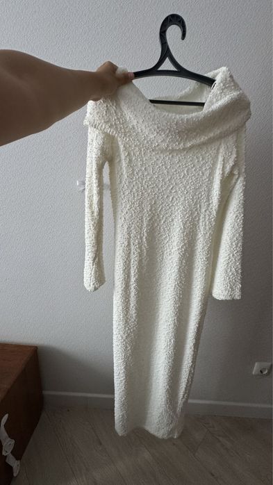 Продам платья , можете написать мне , могу дать номер ватсап .