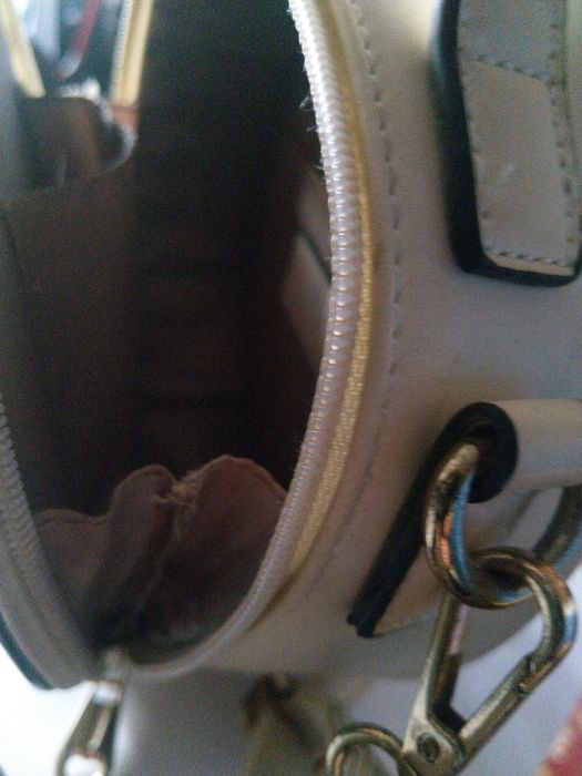 Екстравагантни дамски чанти.