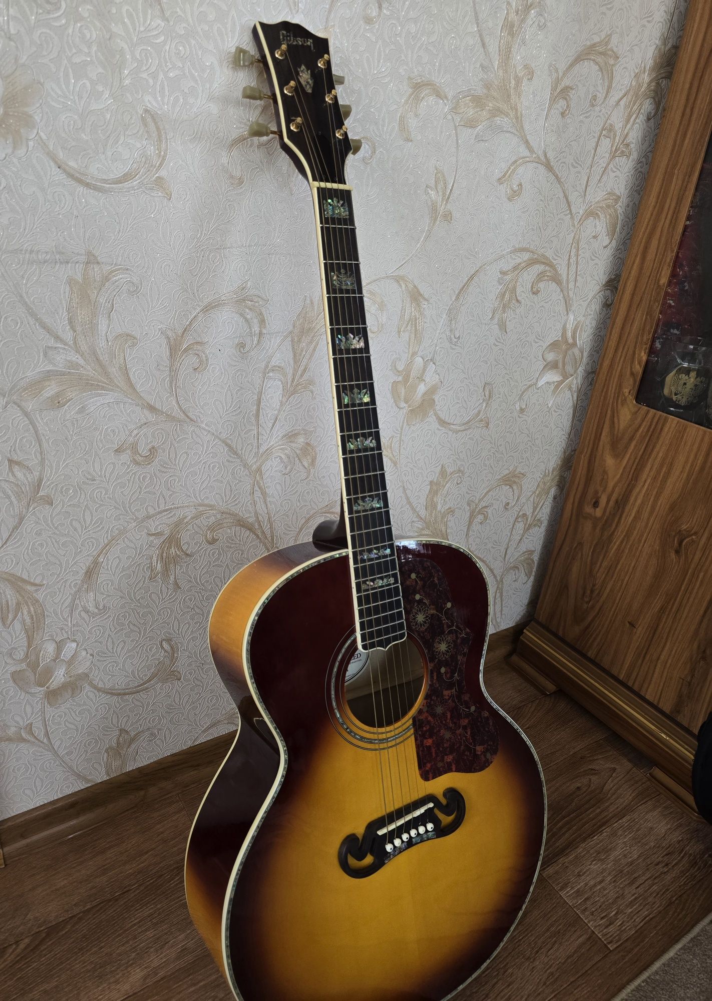 Гитара Gibson g200